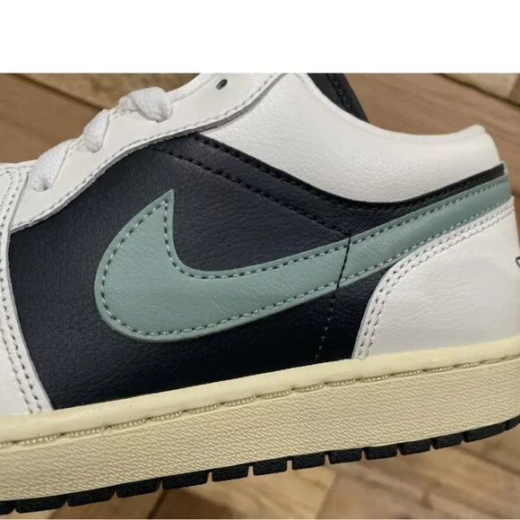 New Women's 9 / Men's 7.5 Nike Air Jordan 1 Low Jade Smoke w/ BOX - Picture 7 of 8